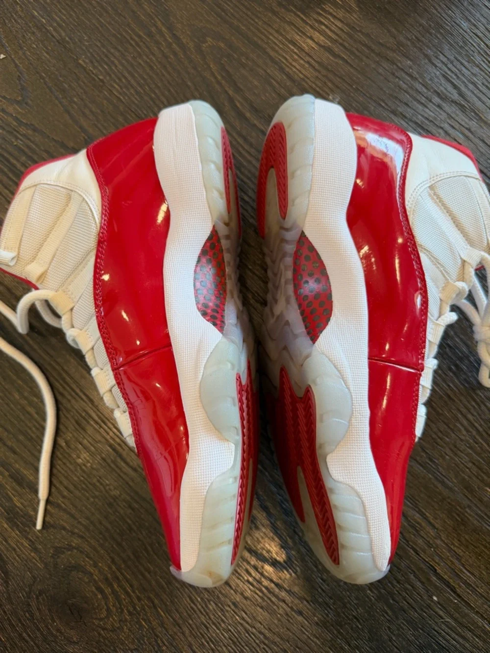 Nike Jordan 11 Retro Cherry 2022 Men's Size 9.5